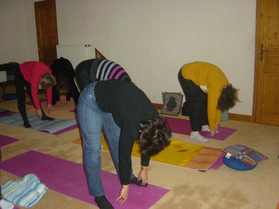 Salle d'Argenton sur creuse : posture Uttanasana